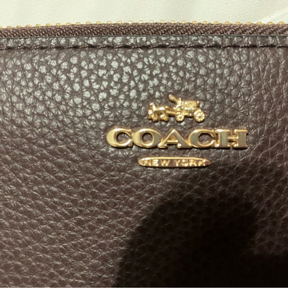Coach - Picture 2 of 11